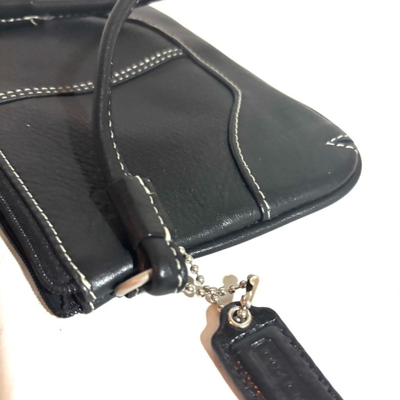 Coach vintage Elegant Black Leather Wristlet